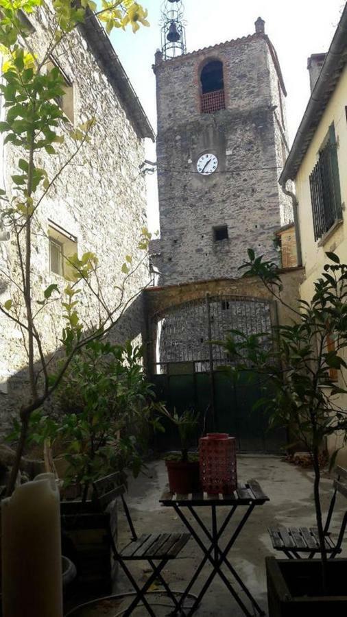 Studio Du Clocher Rigarda Exterior photo